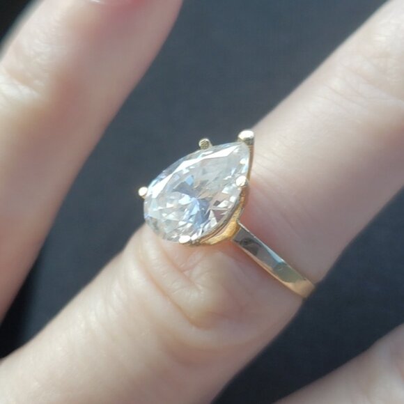 Pear Shape 14K Yellow Gold Pear-Shaped CZ Diamond Solitaire Engagement Ring 5.5 - Picture 3 of 12